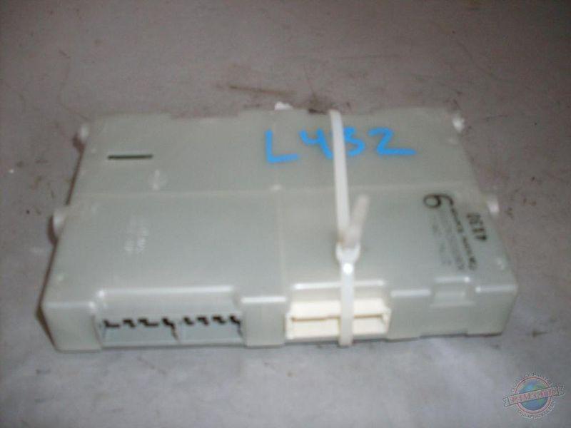 Temperature bcm/ecu murano 1050730 05 temp ecu 27760 cb610