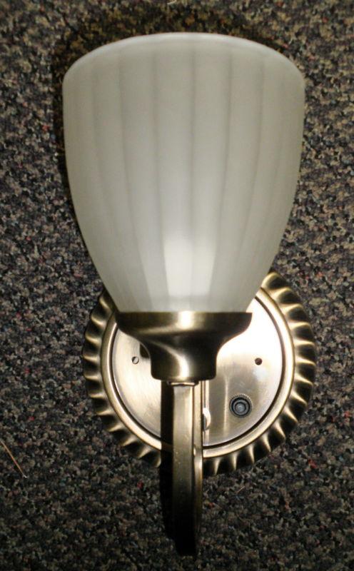 Optronics antique brass 12 volt wall  light with gustafuson 9118 globe #dc11br07