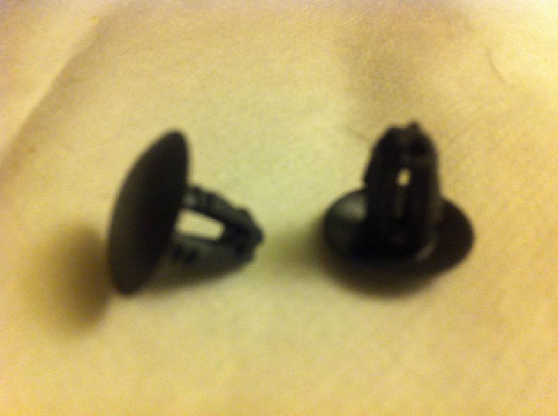 2004-09  bmw fender upper seal   clips  / 2x