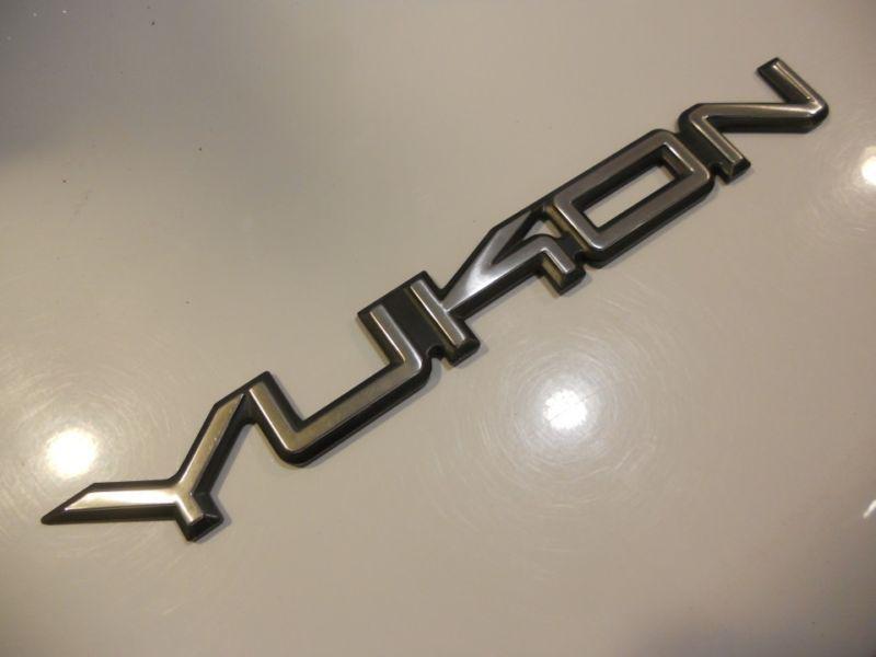 Chevrolet "yukon" emblem
