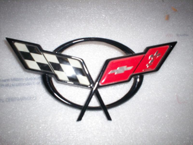 Corvette emblem c5 super nice shape -front - clean back with guide pins