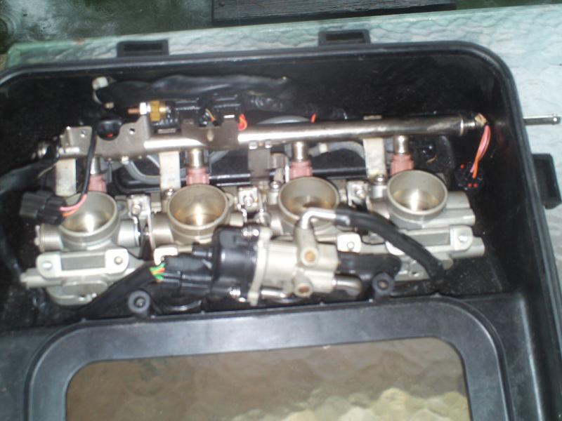 Yamaha  fx 140 pwc fuel rail injectors intake and fuel bypass
