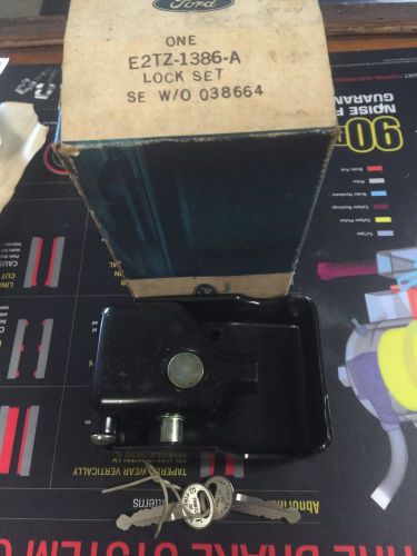 Nos ford spare tire &amp; wheel lock w/2keys e2tz-1386-a 1982-91. f-150,250-350
