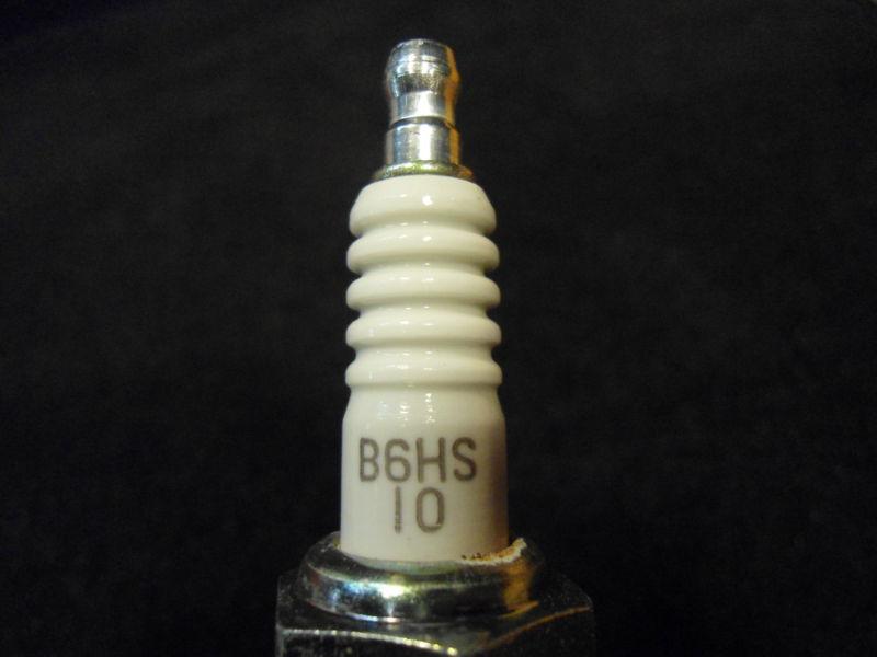 CASE OF 200 (20 PACKS OF 10) TRADITIONAL SPARK PLUG B6HS-10 NGK (1052) ENGINE 4, US $295.00, image 5