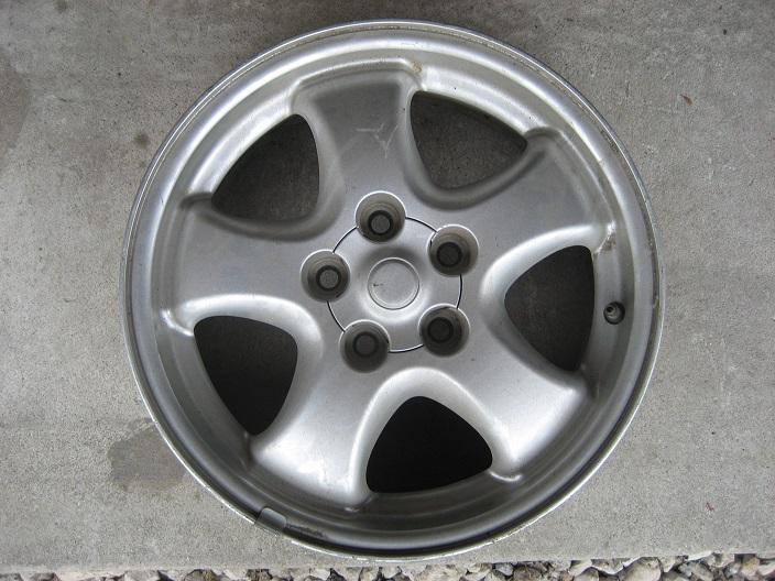 03 04 05 06 07 08 2009 ford taurus alloy wheel. 16x6, 5 spoke, great condition