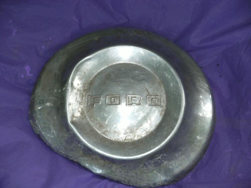 Buy One hubcap in Abingdon, Virginia, US, for US 5.00