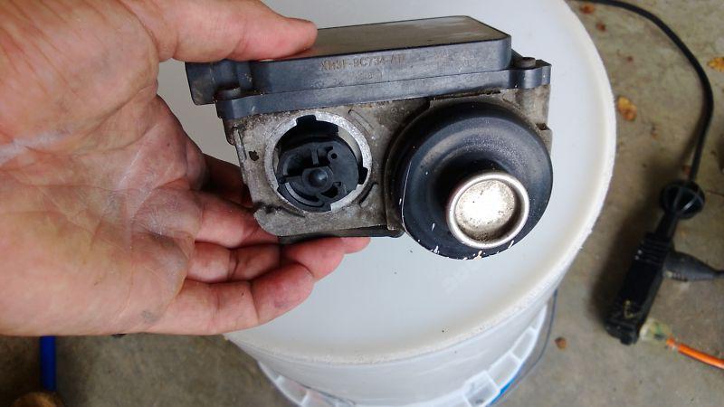 1999 - 2004 ford mustang cruise control servo solenoid xr3f-9c734-ad