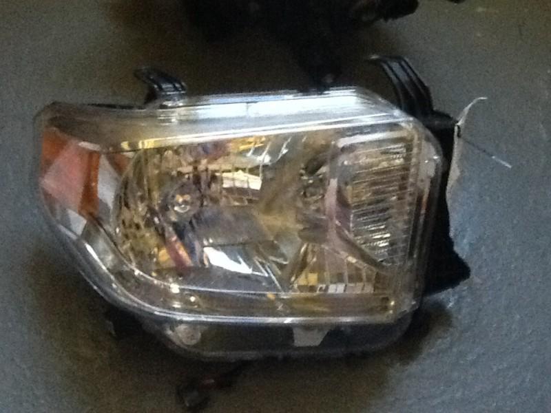 Buy Toyota Tundra Headlight OEM 14 in Bloomfield Hills, Michigan, US