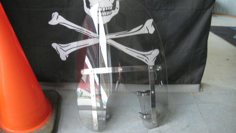 Harley davidson dyna wide glide quick detach windshield.