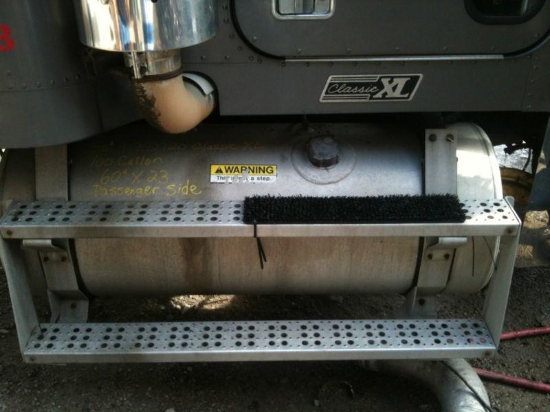 2000 freightliner fld120 100 gallon passengers side diesel fuel tank