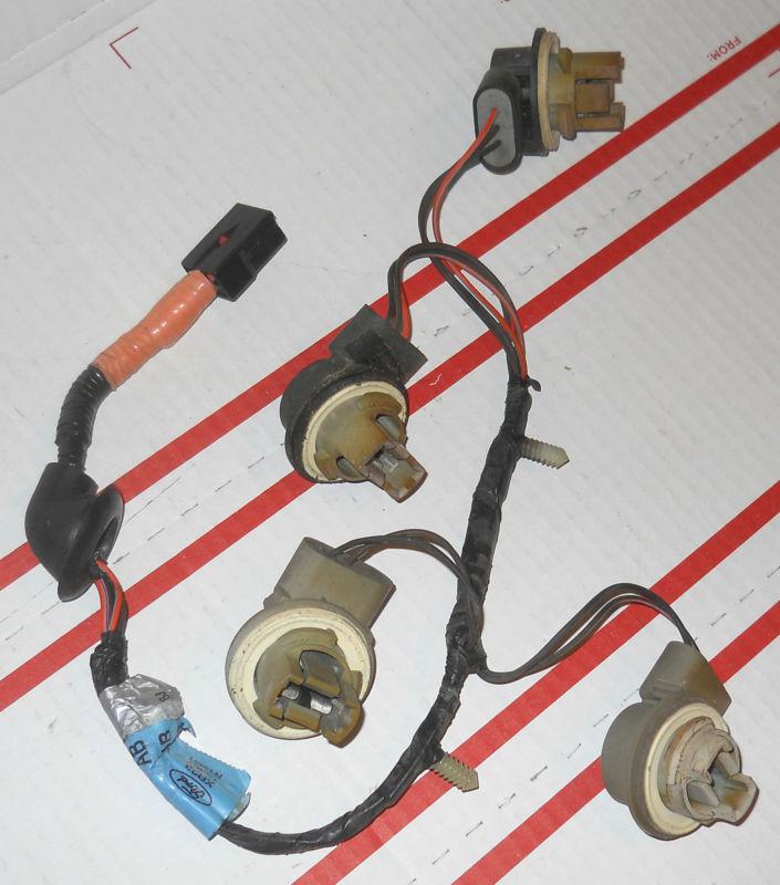 Find 99 00 01 02 03 04 Mustang RH Passenger's Side Tail Light Wiring