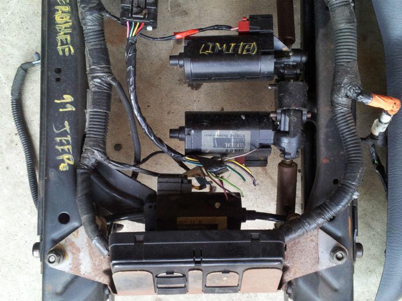 99 00 01 02 03 04 Jeep Grand Cherokee Laredo LH Driver Power Seat Track Fit 2004, US $245.55, image 2