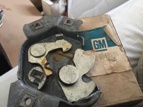 Camaro 1971/81 trunk lock assembly nos in box gm 9849686