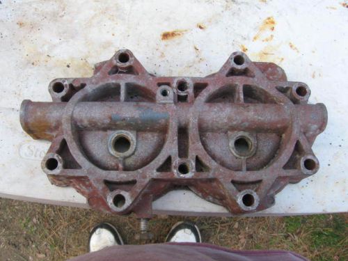28 hp evinrude outboard  motor twin cylinder head