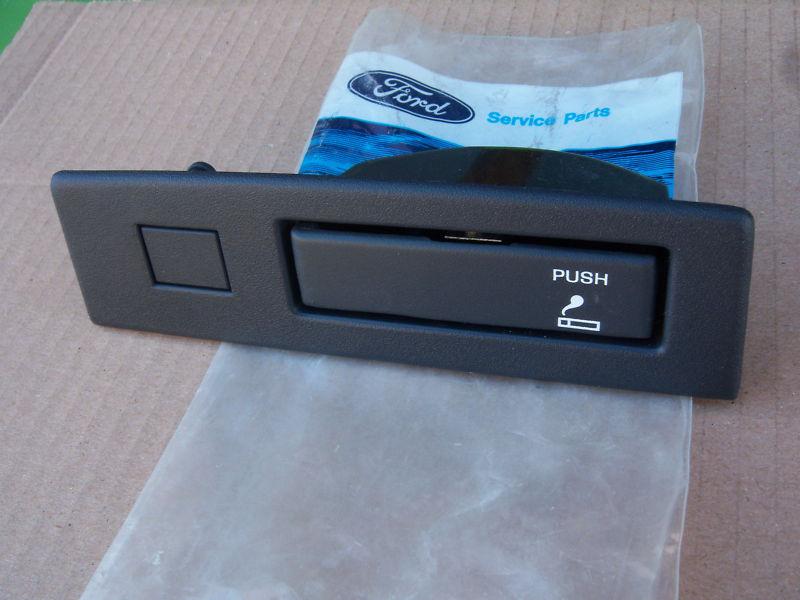 Nos 1985 1986 1987 1988 ford thunderbird rear ash tray ashtray new oem part