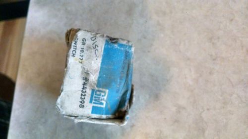 Nos gm 1965-1982 power door lock switch #14432398