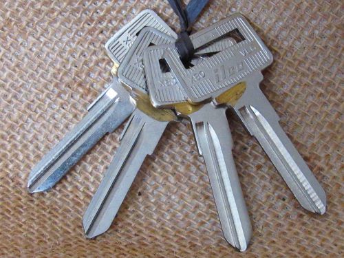 4 volvo key blanks vl6  x80