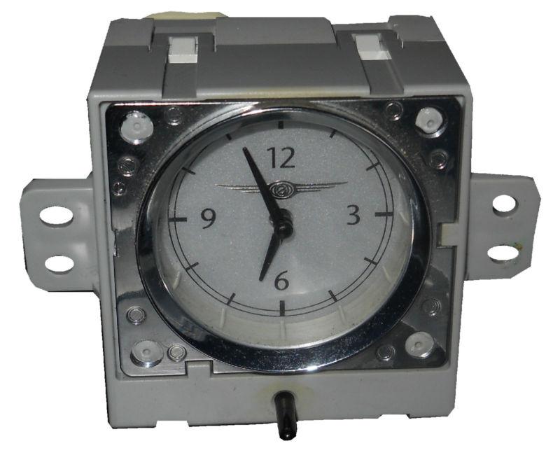 Chry  pt cruiser " analog clock "  in dash   2006 - 2009