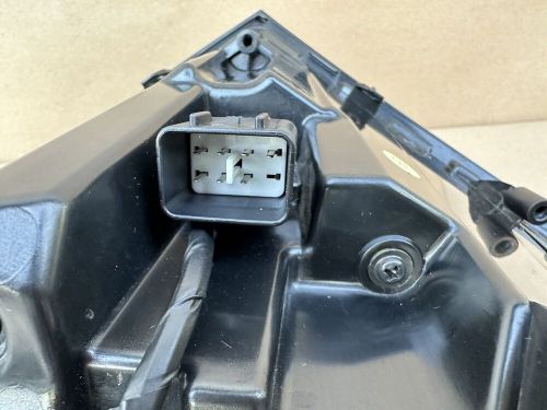 2024-2025 hyundai kona oem led bumper taillight, right passenger side 92406be110