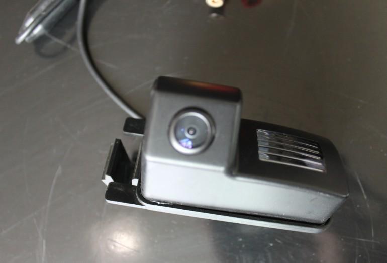 Famous brand  cmos car rear view camera fit for nissan livina/versa