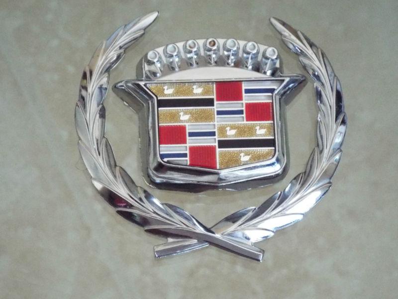 Cadillac trunk lock emblem with wreath