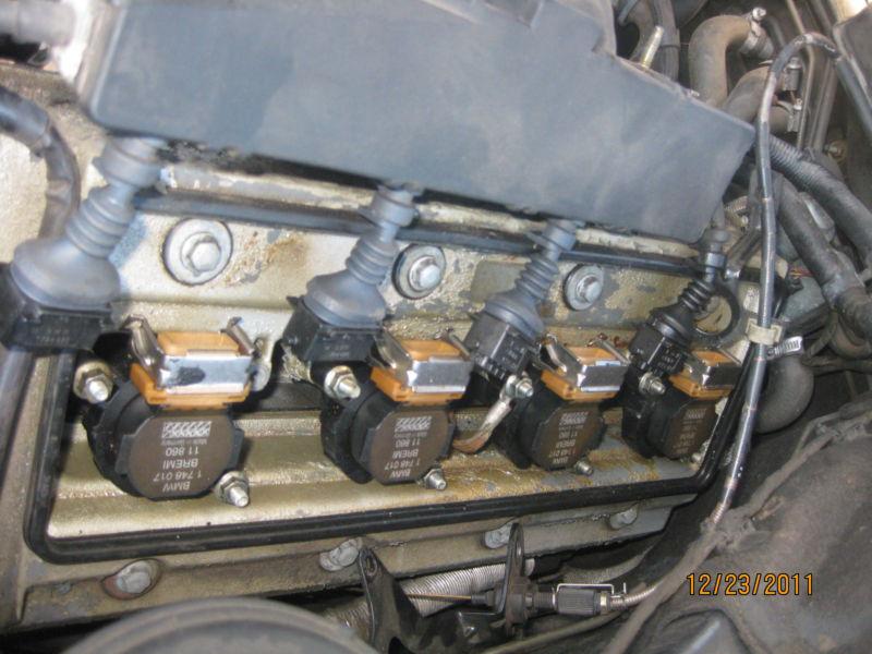 Bmw 740 e38 valve cover left or right used oem