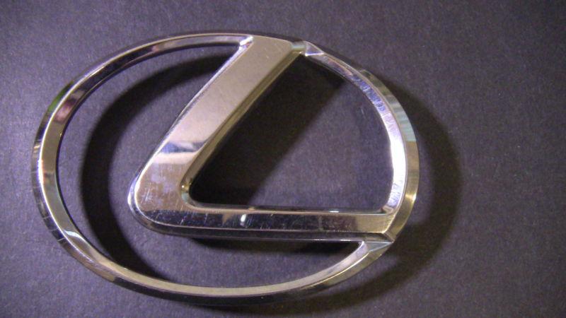 Lexus gs300 rear trunk lid center chrome emblem