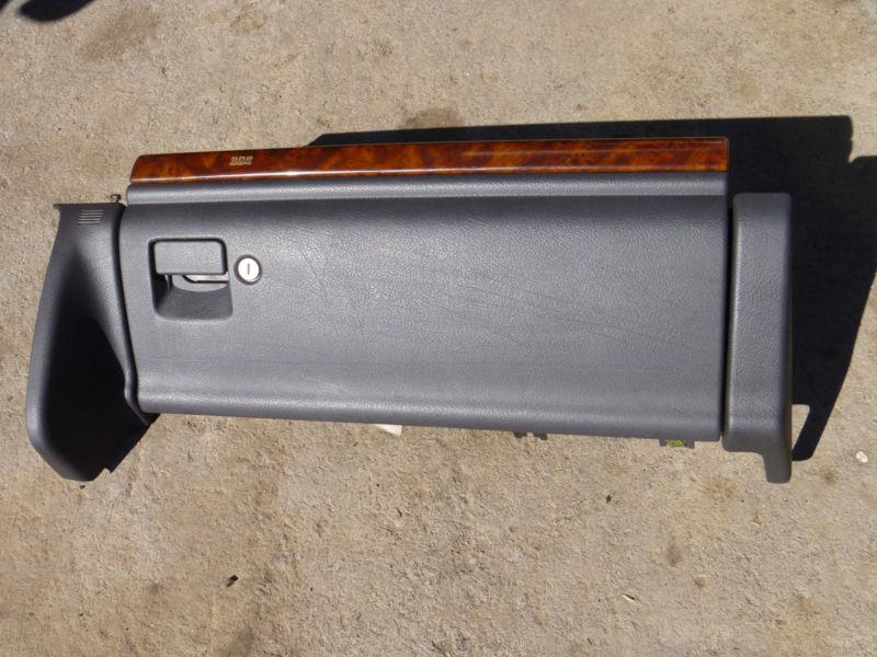 Find Jeep Grand Cherokee Interior Dash Glove Box Assembly in Klamath