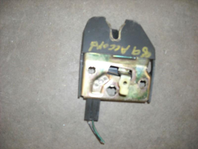 Sell 89 Honda Accord SEI 2dr Coupe Trunk Release Assembly in