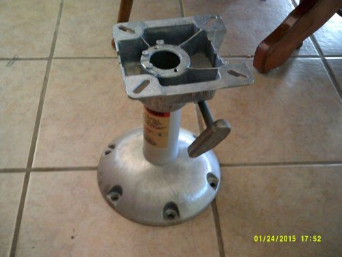 Springfield pedistal w/base and seat mount base
