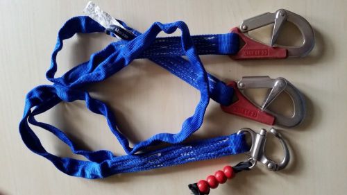 Safety tether with double safety hook