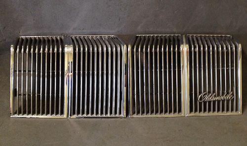 76-77 oldsmobile cutlass grilles!! great condition!! 551550-551551 lh & rh!!