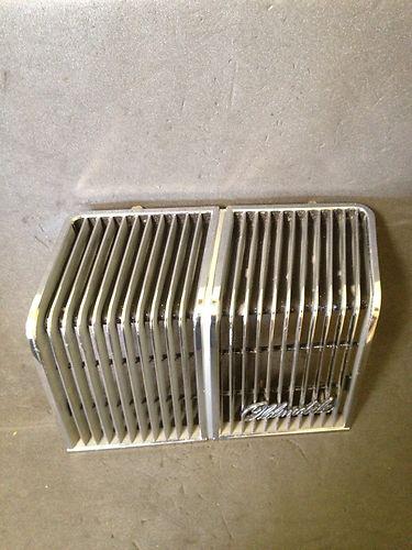 76-77 Oldsmobile Cutlass Grilles!! Great Condition!! 551550-551551 LH & RH!!, US $150.00, image 4
