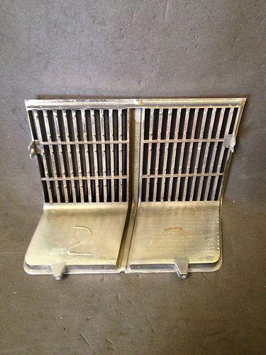 76-77 Oldsmobile Cutlass Grilles!! Great Condition!! 551550-551551 LH & RH!!, US $150.00, image 8