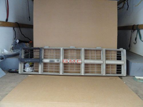 1981-1987 chevyrolet gmc sierra suburban jimmy - oem silver grille grill