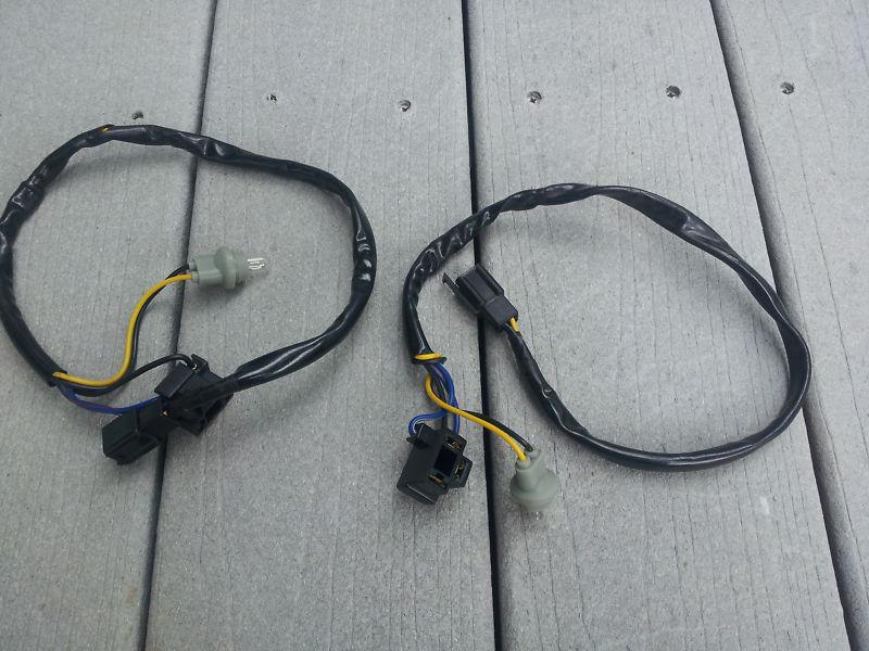 Triumph speed triple 1050 oem headlight lamp harness  free shipping !  cheap!
