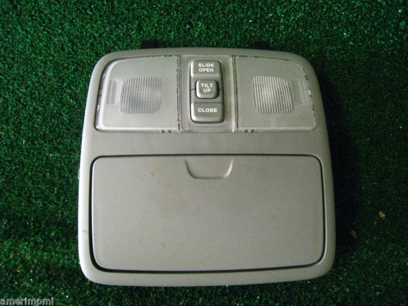 Sell 2008 hyundai Elantra OVERHEAD CENTER CONSOLE DOME LIGHT in Sterling Heights, Michigan, US