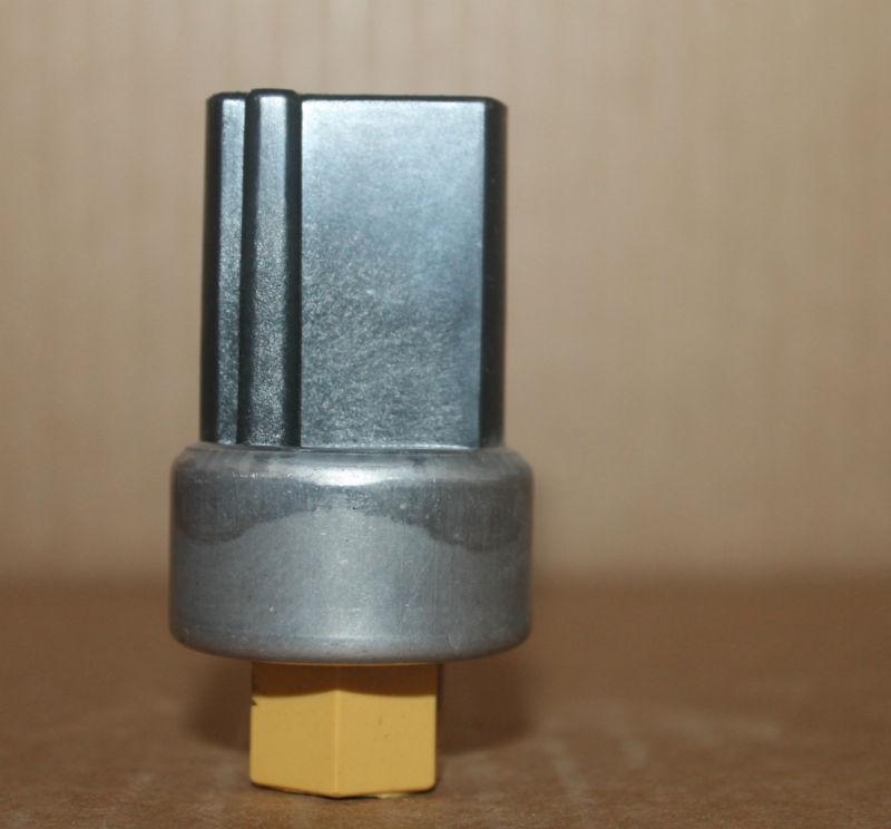 Sell NEW OEM FORD A/C CLUTCH CYCLING PRESSURE SWITCH ASSEMBLY E35Y