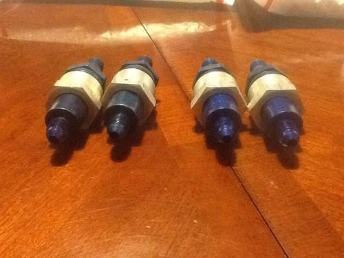 Qty 4 aeroquip quick disconnect -4 an to -4 an  blue and silver in color