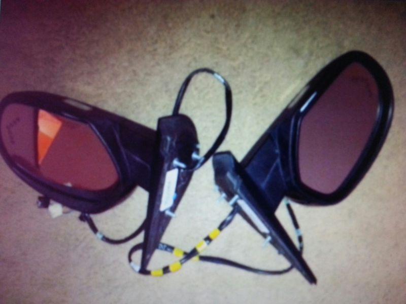 2007 -2011 chevy tahoe  remote mirror  heated and lights and blinker arrow  set 