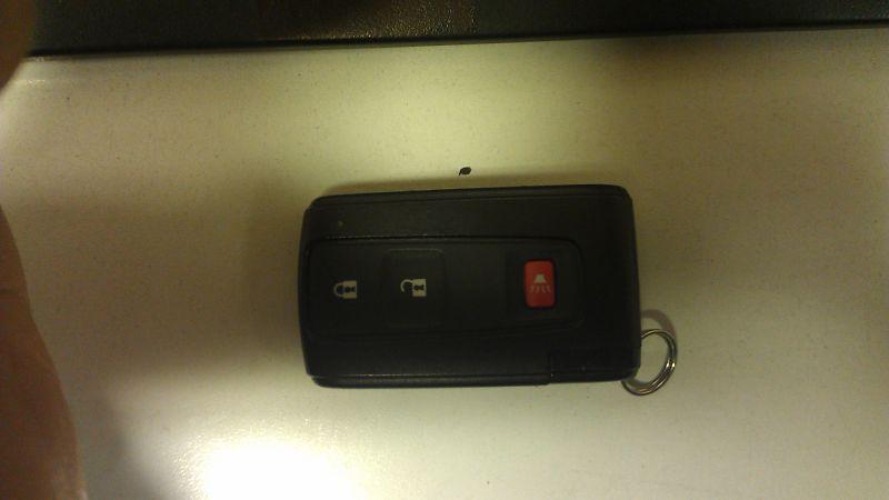 Toyota smart key fob fccid mozb21tg ic:2584a-b21tg