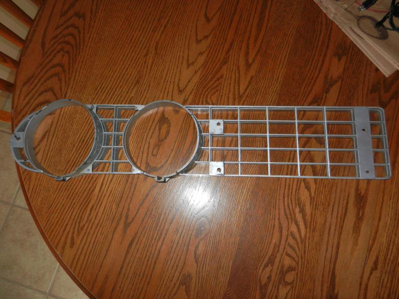 1971 Ford Torino Right (Passenger side) Headlight Grille, US $34.95, image 2