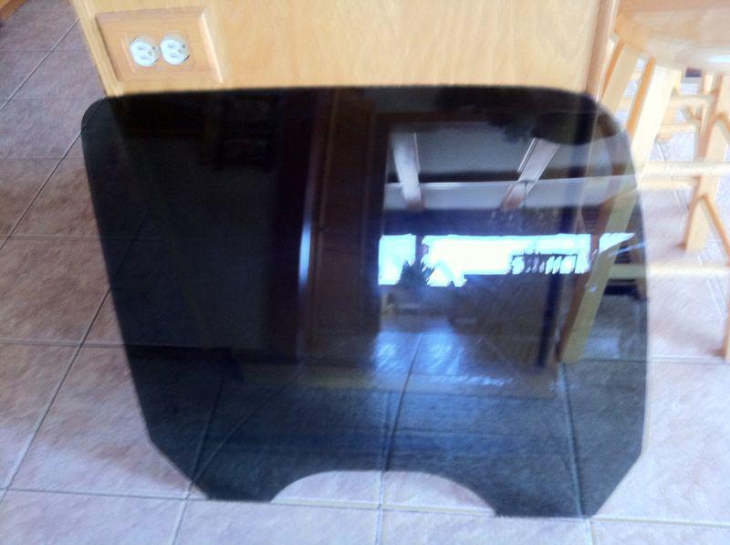 Chevrolet suburban lt (drivers side rear door glass)****(glass only)****