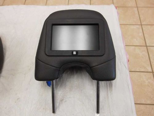 Front seat headrest w/ info-gps-tv screen 2005 2006 05 06 volvo xc90