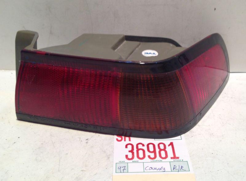 Oem 1997 1998 1999 toyota camry  right passenger rear tail light