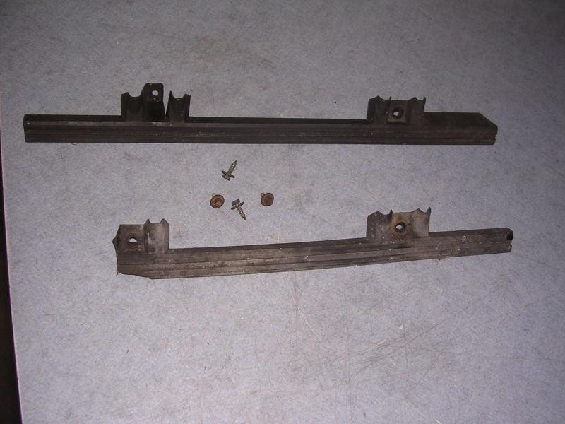 1985 corvette injector wires covers, l & r w/screws, gm