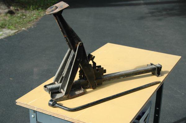 VINTAGE 1960's CAR / AUTO Side Lift JACK WITH Lug Nut Wrench Handle, US $169.99, image 2
