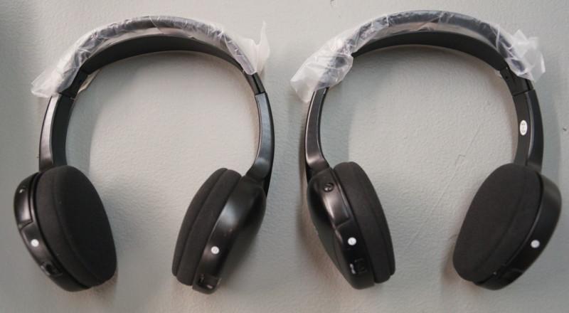 Set of 2 new genuine gm / acdelco 15185391 rear seat entertainment headphones