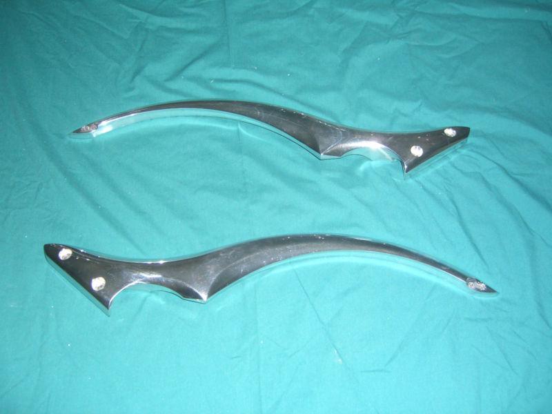 Big dog motorcycle rear fender struts