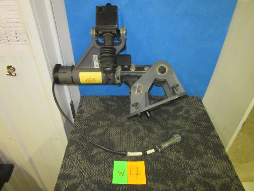 Ratheyon global broadcast sat1733s antenna pedestal tripod military 105274 used